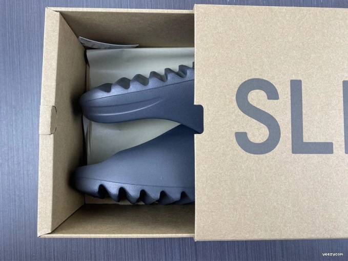 Adidas HQ6448 Slide Yeezy Onyx 0918